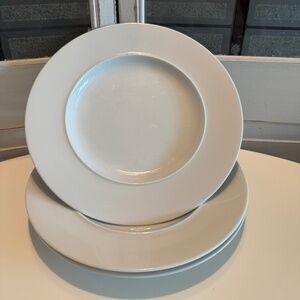Crate&Barrel EPOCH Kathleen Willis White 9.5" Salad Plate